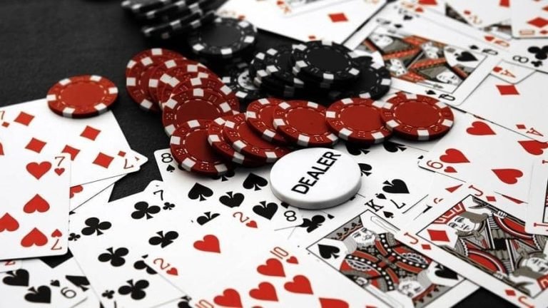Tampilan game live casino dengan dealer live di happybet188